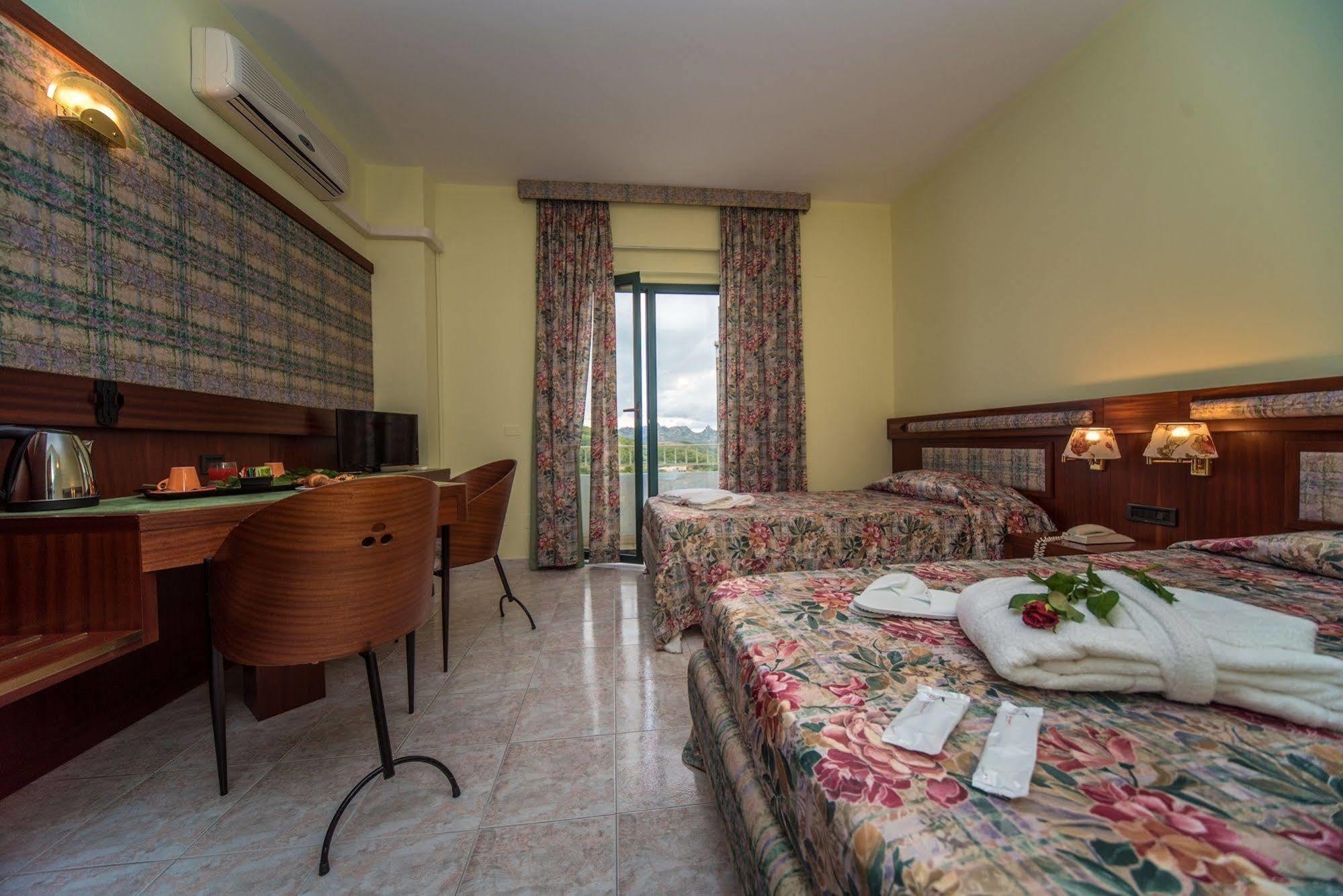 New Petit Hotel Tempio Pausania Exterior photo