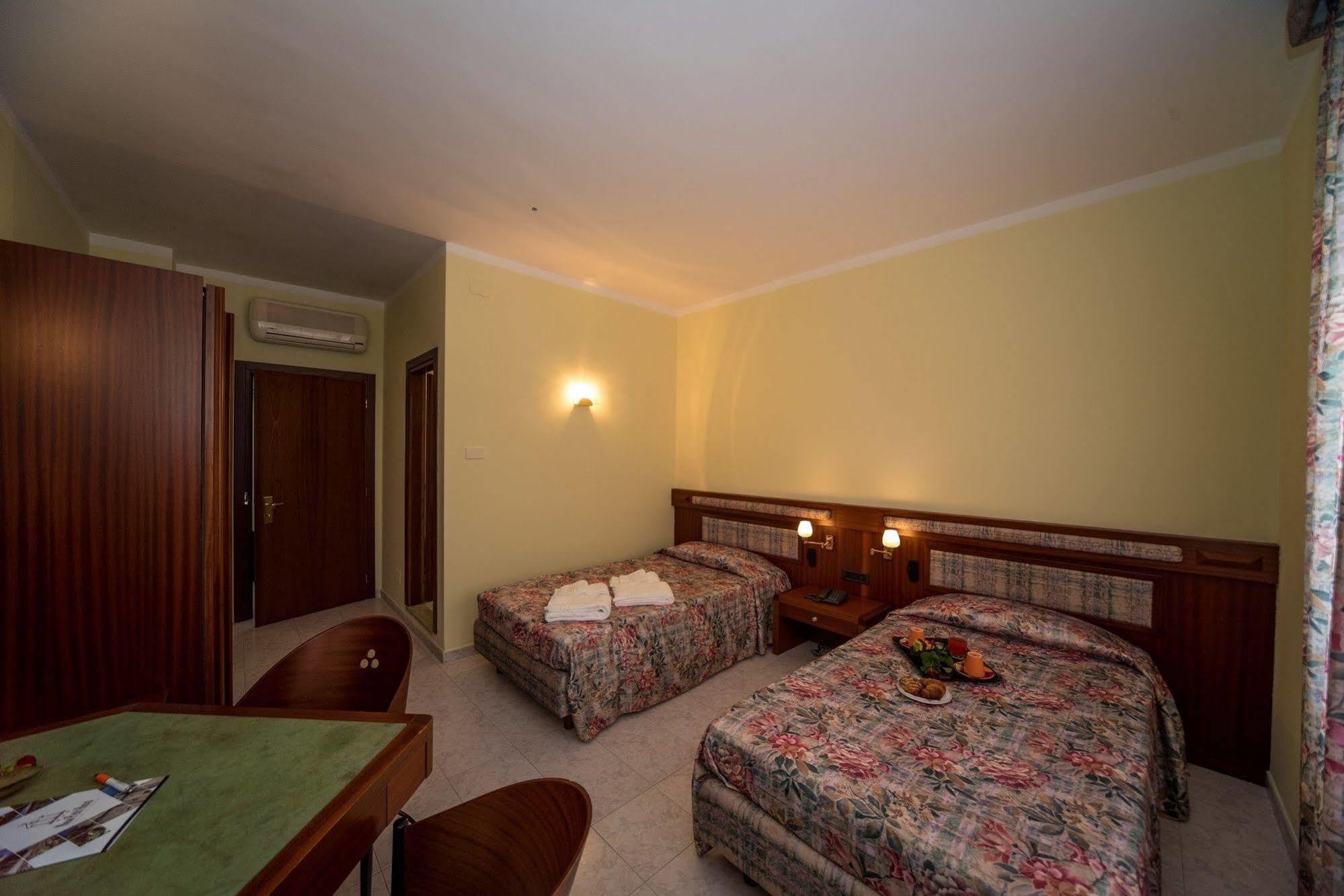 New Petit Hotel Tempio Pausania Exterior photo